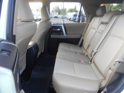 Used 2022 Toyota 4Runner SR5 Premium image 7