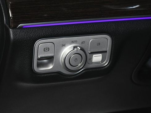 Used 2025 Mercedes-Benz GLS 450 4MATIC image 19