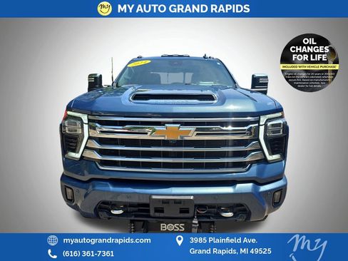 Used 2024 Chevrolet Silverado 3500 High Country w/ Technology Package AWD/4WD image 2