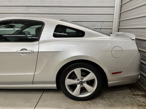 Used 2014 Ford Mustang GT Premium w/ Comfort Package RWD image 5