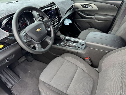 Certified 2023 Chevrolet Traverse LT image 9