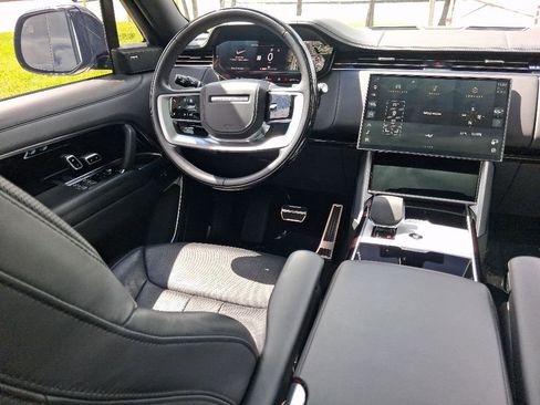 Used 2024 Land Rover Range Rover Long Wheelbase SE AWD/4WD image 11