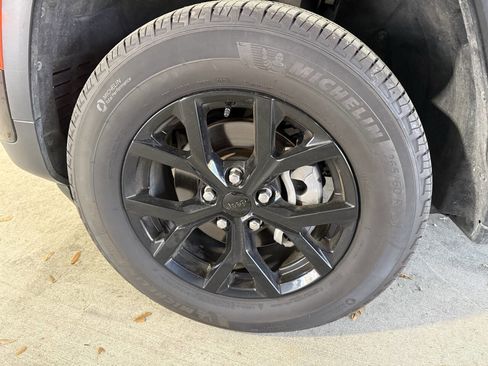 Used 2024 Jeep Grand Cherokee Altitude RWD image 47