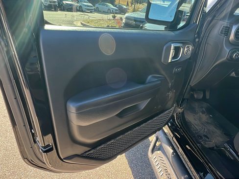Used 2023 Jeep Gladiator Sport image 13