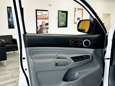 Used 2012 Toyota Tacoma PreRunner image 14