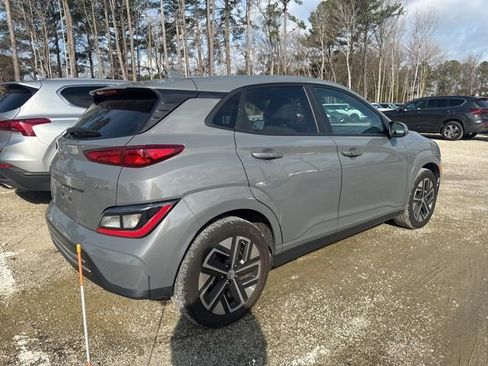 Used 2023 Hyundai Kona SE w/ Cargo Package image 11