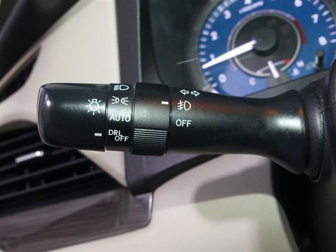 Used 2015 Toyota Sienna XLE FWD image 33