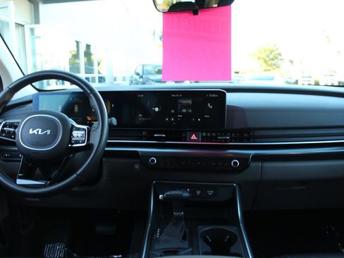 Certified 2025 Kia Carnival image 14