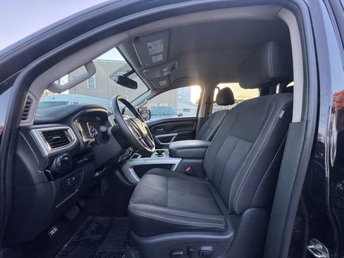 Used 2018 Nissan Titan SV w/ SV Convenience Package image 8