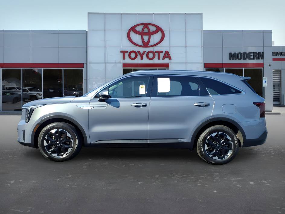 Used 2025 Kia Sorento S w/ Panoramic Sunroof Package FWD image 2