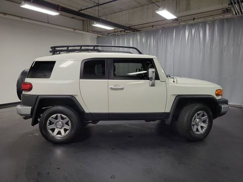 Used 2014 Toyota FJ Cruiser 4WD w/ Upgrade Package image 9