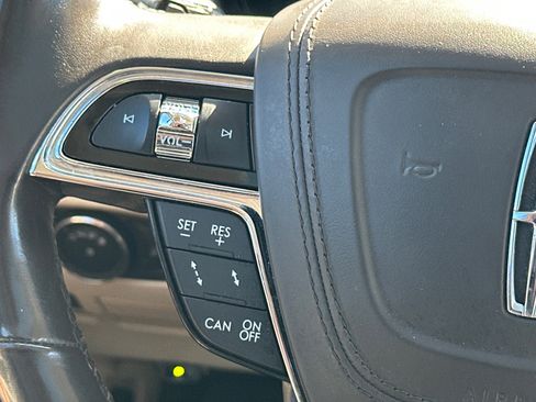 Used 2017 Lincoln Continental Reserve w/ Technology Package image 11