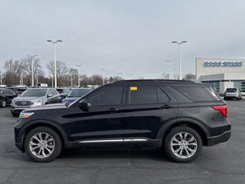 Used 2024 Ford Explorer XLT w/ Equipment Group 202A image 2