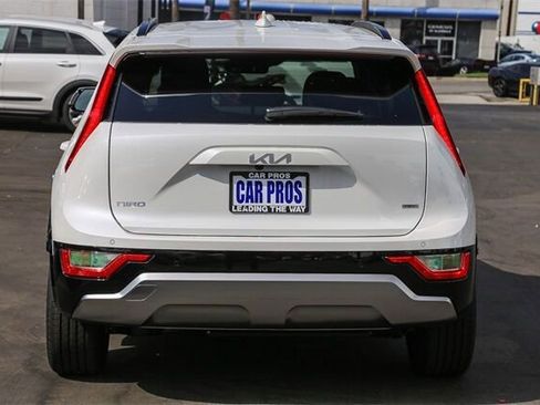 New 2025 Kia Niro EX Touring image 8