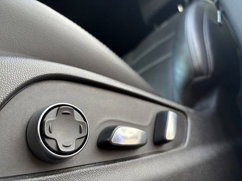 Used 2024 Cadillac XT4 Premium Luxury image 12