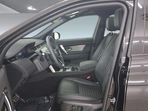 Used 2025 Land Rover Discovery Sport Dynamic SE image 5