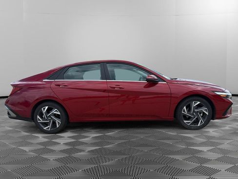 Used 2025 Hyundai Elantra Limited FWD image 5