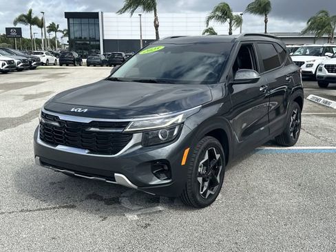 Used 2025 Kia Seltos S image 2