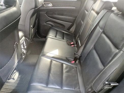 Used 2017 Jeep Grand Cherokee Limited image 19
