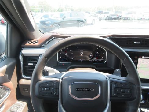 Certified 2025 GMC Sierra 1500 Denali AWD/4WD image 36