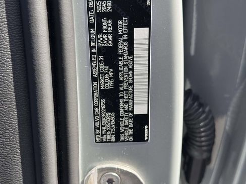 Certified 2024 Volvo XC40 B5 Core w/ Climate Package AWD/4WD image 16