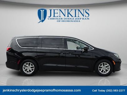 Used 2024 Chrysler Pacifica Touring-L