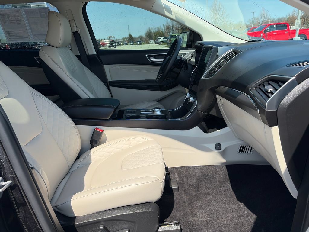 Used 2023 Ford Edge Titanium w/ Class II Trailer Tow Package AWD/4WD image 15