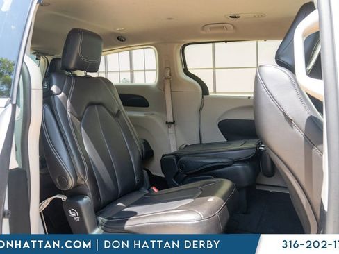 Used 2023 Chrysler Pacifica Touring-L FWD image 22