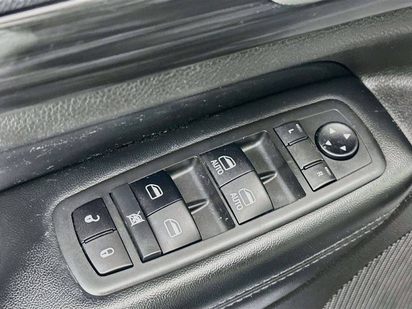 Used 2019 Jeep Grand Cherokee Altitude AWD/4WD image 18