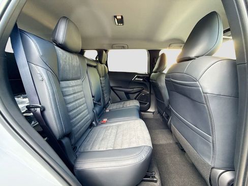 New 2026 Mitsubishi Outlander SE image 28