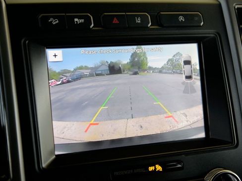 Used 2019 Ford Expedition XLT w/ Equipment Group 202A AWD/4WD image 21