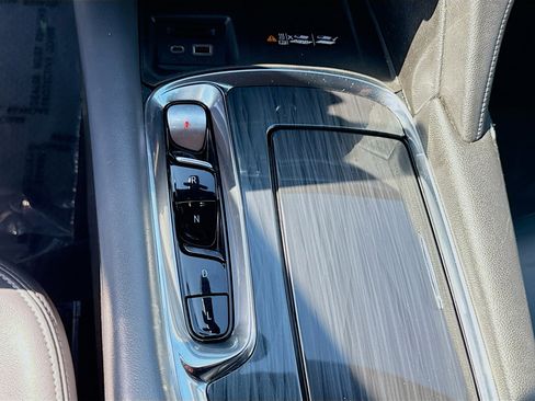 Used 2022 Buick Enclave Essence FWD image 16