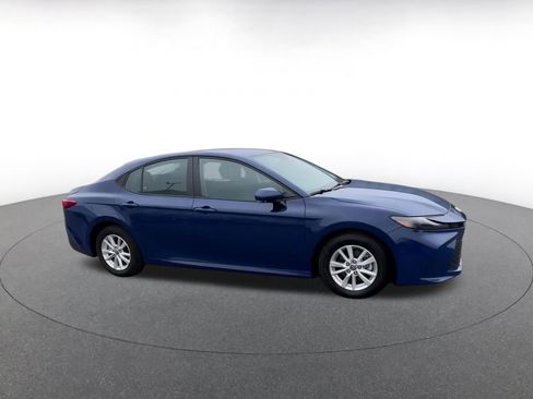 Used 2025 Toyota Camry LE image 2