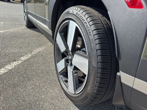 Used 2025 Hyundai Santa Fe Limited image 6