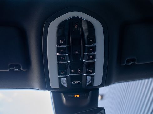 Certified 2023 Porsche Macan S AWD/4WD image 10