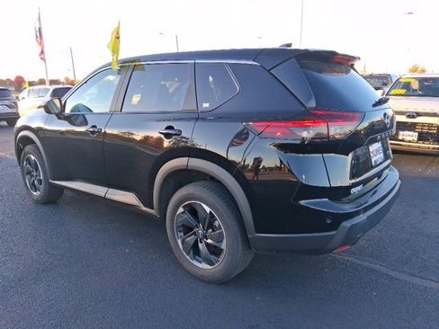 Used 2024 Nissan Rogue SV image 6