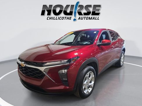 Used 2024 Chevrolet Trax LS w/ LS Convenience Package FWD image 1