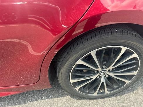 Used 2018 Toyota Camry SE FWD image 11