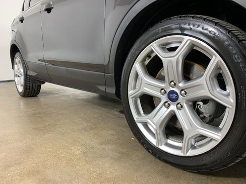 Used 2019 Ford Escape Titanium image 6