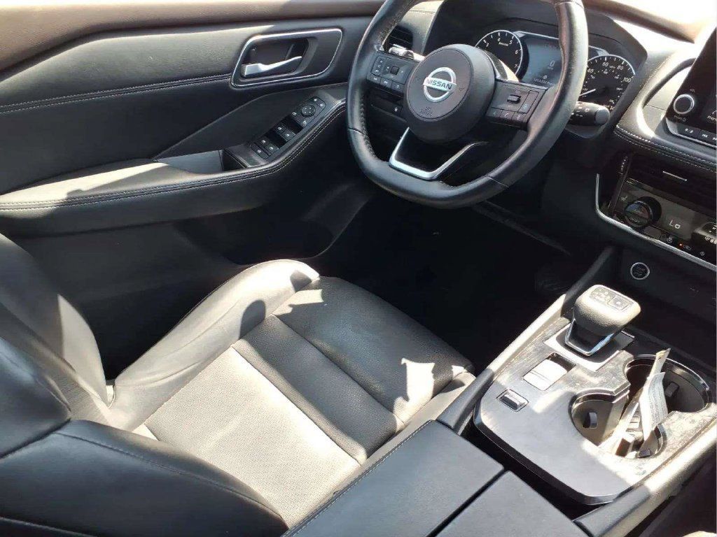 Used 2021 Nissan Rogue SV w/ Premium Package FWD image 9