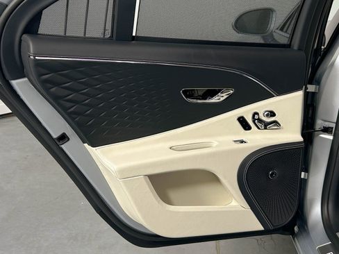 New 2026 Bentley Flying Spur Plug-In Hybrid image 35