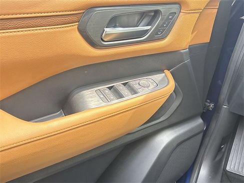 New 2025 Nissan Armada SL w/ Captain's Chari Seat Package image 13