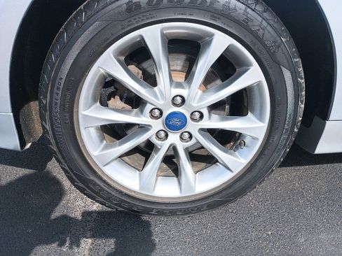 Used 2017 Ford Fusion SE image 29