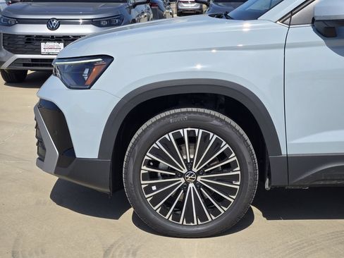 New 2026 Volkswagen Taos SE FWD image 6