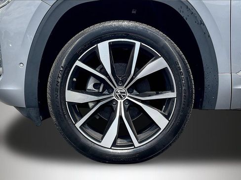 Used 2025 Volkswagen Atlas Cross Sport SEL Premium R-Line AWD/4WD image 32