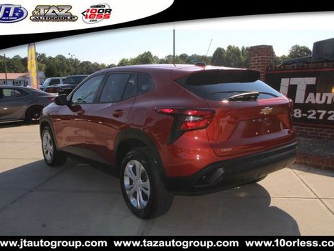 Used 2024 Chevrolet Trax LS FWD image 5