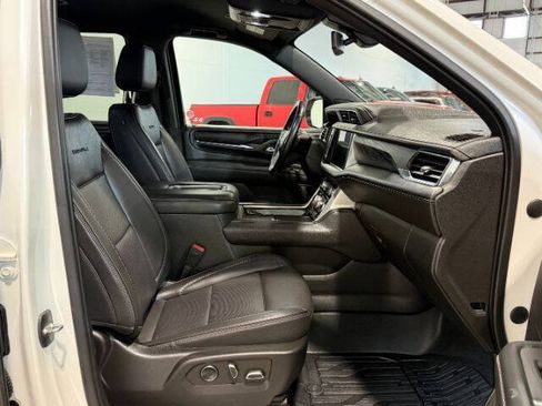 Used 2021 GMC Yukon Denali AWD/4WD image 16