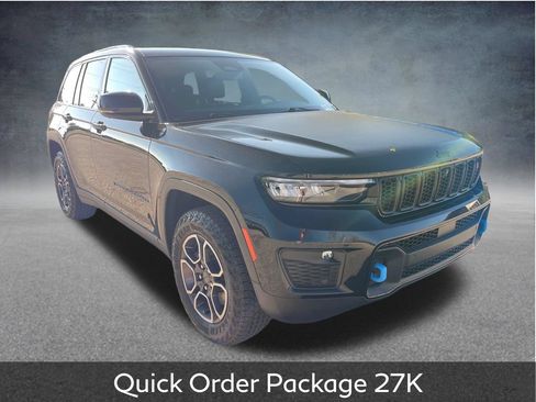 Used 2022 Jeep Grand Cherokee Trailhawk w/ Advanced Protech Group II AWD/4WD image 2