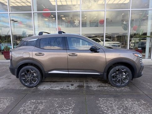 New 2026 Nissan Kicks SR w/ Cold Weather Package image 8