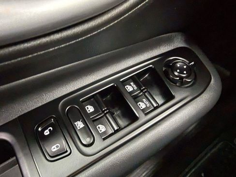 Used 2023 Jeep Renegade Latitude AWD/4WD image 10